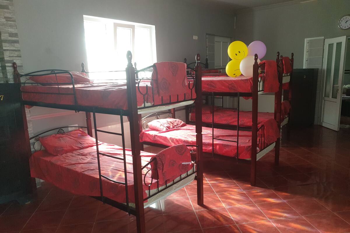 Asrama Umum, hanya perempuan, kamar mandi umum (5 Beds) | Wi-Fi gratis