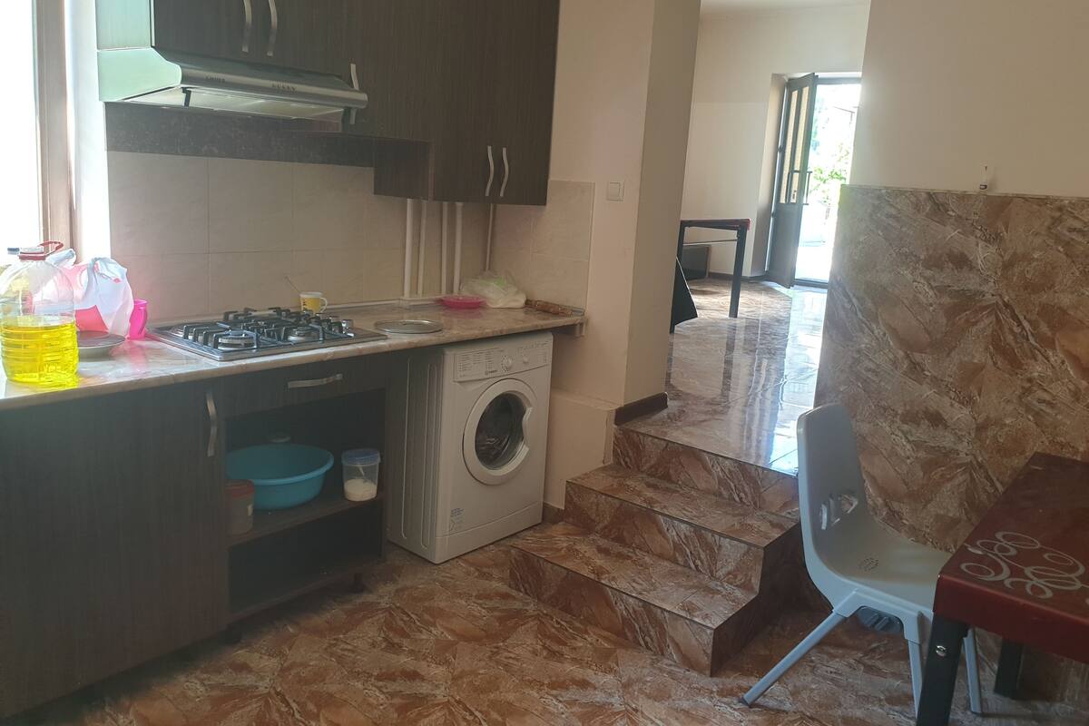Asrama Umum, hanya laki-laki, kamar mandi umum (10 Beds) | Dapur bersama | Lemari es di ruangan bersama dan microwave di ruangan umum