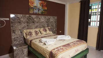 Szoba kétszemélyes ággyal, 1 kétszemélyes ágy, nemdohányzó, kilátással a városra | Hangszigetelés, vasaló/vasalódeszka, ingyenes wifi és ágynemű