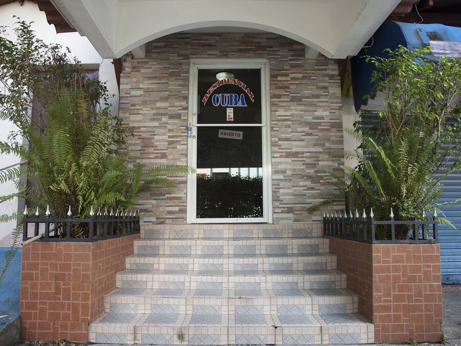 Vista frontal de la propiedad