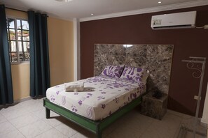 Phòng đôi, 1 giường đôi, không hút thuốc, quang cảnh thành phố | Phòng cách âm, bàn ủi/dụng cụ ủi quần áo 