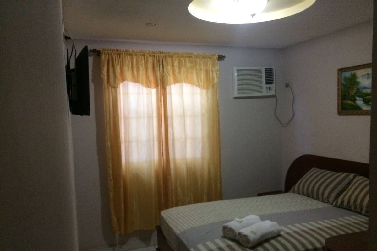 Double Room, 1 Double Bed, Non Smoking, City View | Soundproofing, iron/ironing board (on request), free WiFi, bed sheets