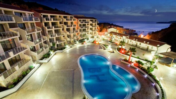 Front of property - evening/night - Thomas Apartments (Budva)