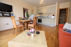 Classic Apartment, Sea View | Individually decorated, individually furnished, desk, soundproofing - Thomas Apartments (Budva)