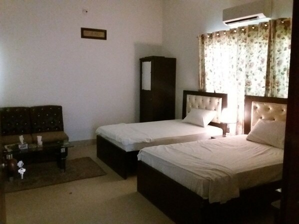 Chambre Luxe avec lits jumeaux, 1 grand lit 1 place