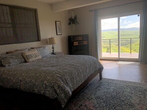 4 habitaciones, tabla de planchar con plancha, wifi y ropa de cama 