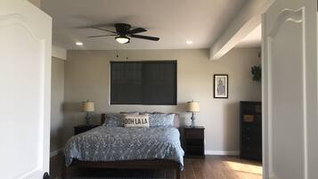 4 bedrooms, iron/ironing board, WiFi, bed sheets