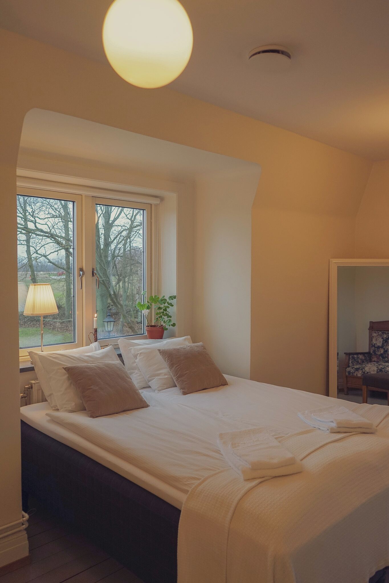 Kahden hengen comfort-huone | Silitysrauta/-lauta, ilmainen Wi-Fi, vuodevaatteet