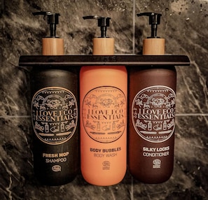 Shower, hair dryer, towels