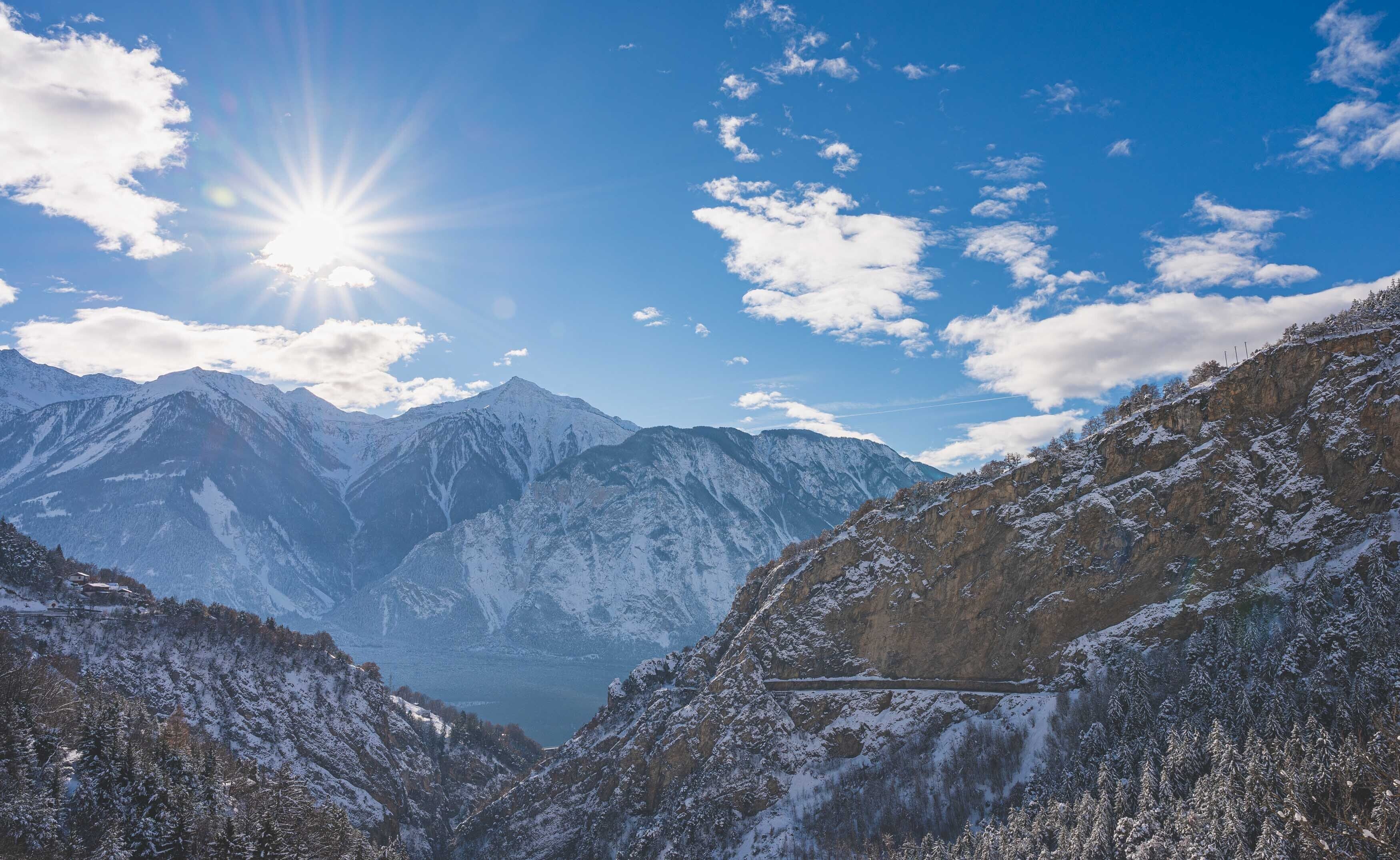 executive studio suite, balcony, mountain view | 1 bedroom, in-room safe, individually decorated, desk