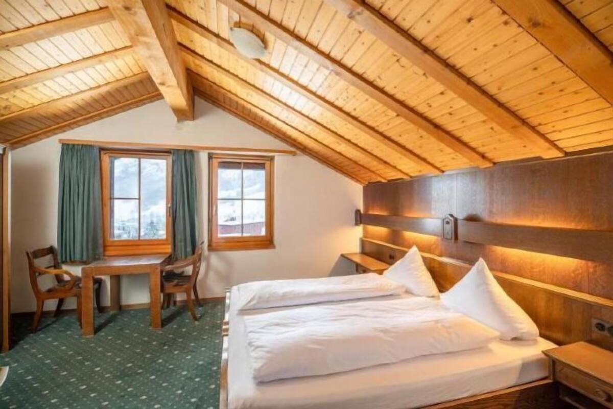 In-room safe, individually decorated, desk, laptop workspace