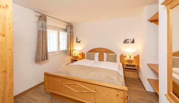 Family Quadruple Room, Balcony, Mountain View - Grichting Hotel & Serviced Apartments (Leukerbad)