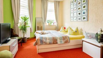 Leilighet, 1 queensize-seng | Minibar, individuelt dekorert, individuelt innredet og strykejern/-brett