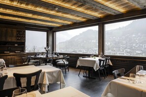 2 Restaurants, Mittagessen, Abendessen, lokale Küche