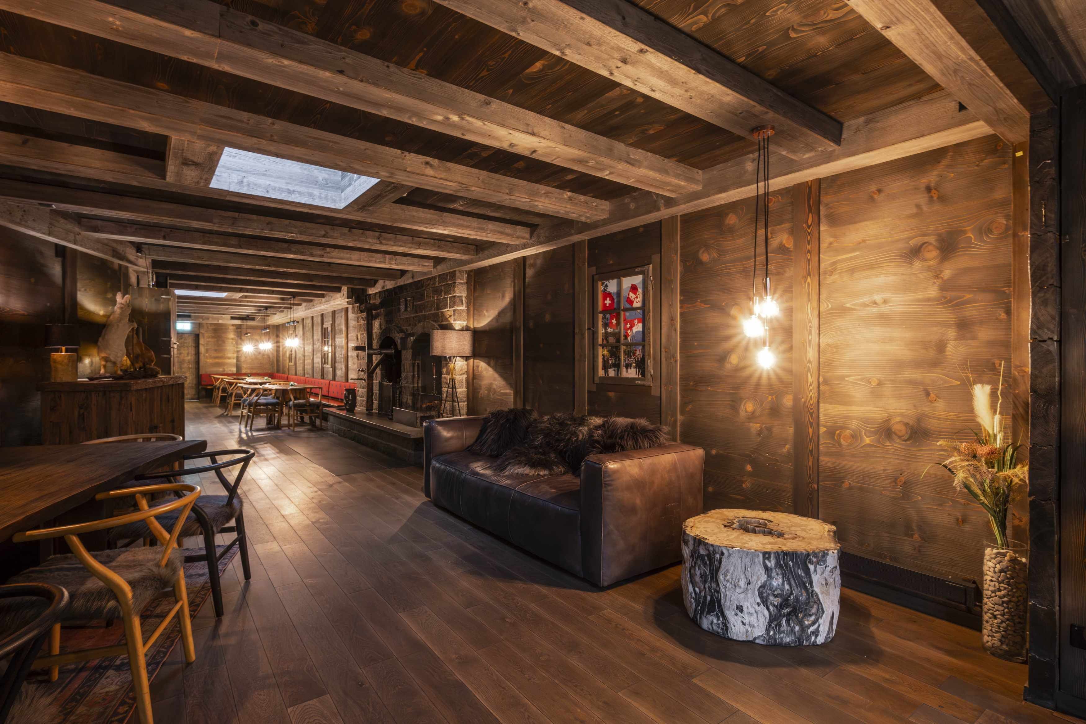 Lobby-lounge