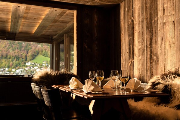 2 restaurants, lunch, dinner served; local cuisine - Hotel Bänklialp (Engelberg)