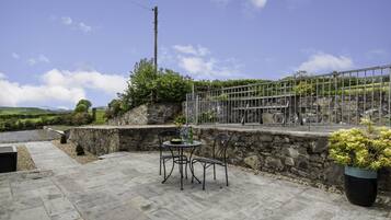 Cottage, 1 Queen Bed | Balcony