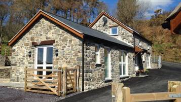 Cottage, 1 Queen Bed | Front of property