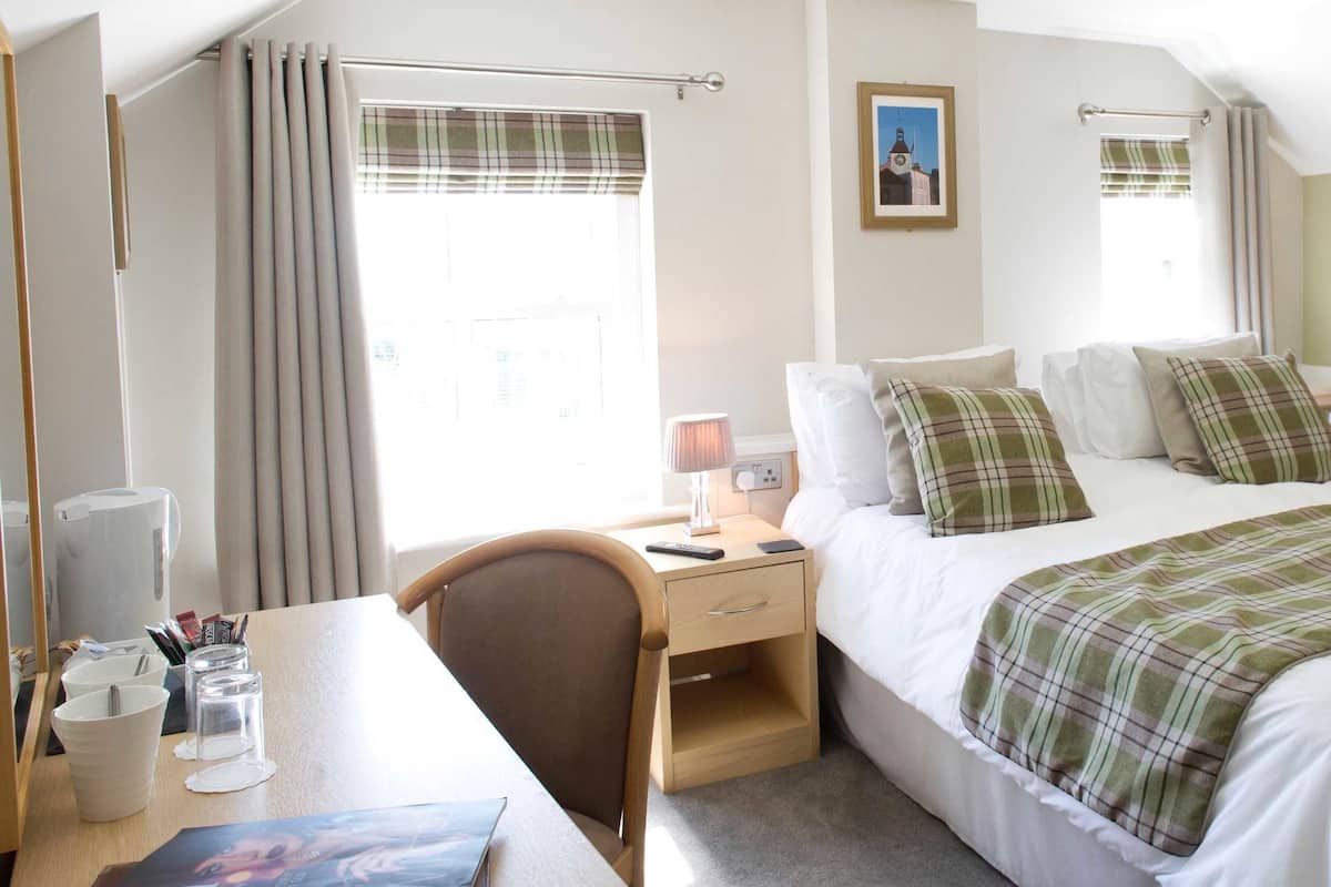 Kahden hengen deluxe-huone, 1 parisänky | Äänieristys, silitysrauta/-lauta, ilmainen Wi-Fi