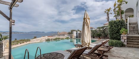 Villa, 6 soverom, sjøutsikt | Terrasse/patio