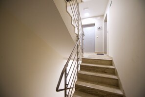 Staircase - Apartments Leone (Baska Voda)