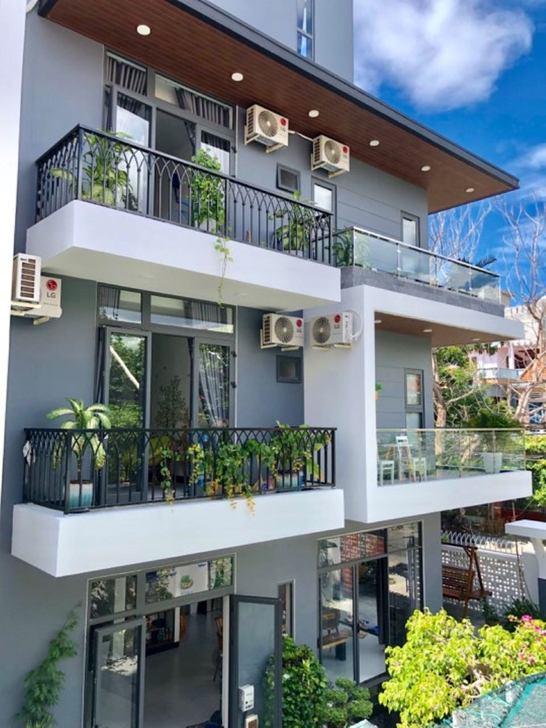 المنشأة من الخارج