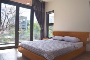 Kamar Quadruple Standar | Minibar, meja kerja, dan Wi-Fi gratis