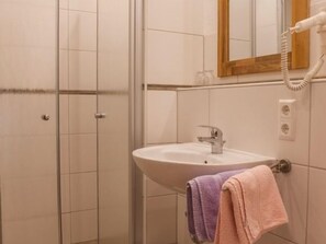 Klassieke tweepersoonskamer, privébadkamer (Doppelzimmer) | Badkamer