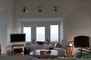 Villa, 6 habitaciones, hidromasaje | Televisión