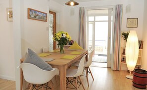 Vacation Home | In-room dining - Stowaway Beach House Camber Sands (Rye)