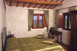 Departamento tradicional, 4 habitaciones, alberca privada, vista al jardín | Escritorio, cunas gratuitas, wifi gratis y ropa de cama