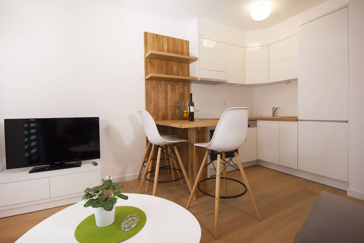 大型冰箱、烤箱、爐台、洗碗機