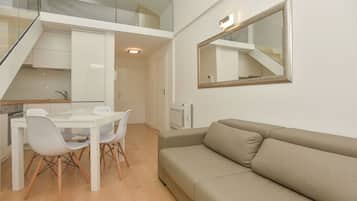 Apartment (6) | Esszimmer