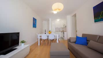 Apartment (1) | Wohnbereich | Flachbildfernseher