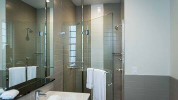 Standard Room | Bathroom | Shower, hair dryer, towels, soap