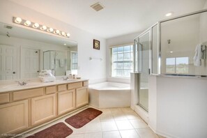 Bathroom amenities - Amazing Pool 5 bed With spa and Games Room (Bartow)
