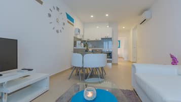 Apartment (A4) | Essbereich im Zimmer