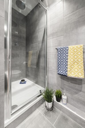 Classic Double Room (3/4 Size Small Double Bed) | Bathroom - Yugo Explore - Ardcairn House (Dublin)