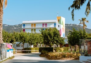 Front of property - Hostal Bellsol (Pineda de Mar)