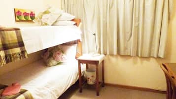 Cottage | 2 bedrooms, iron/ironing board, WiFi, bed sheets