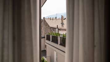 Exclusive-Apartment, Balkon, Blick auf den Innenhof | Ausblick vom Zimmer