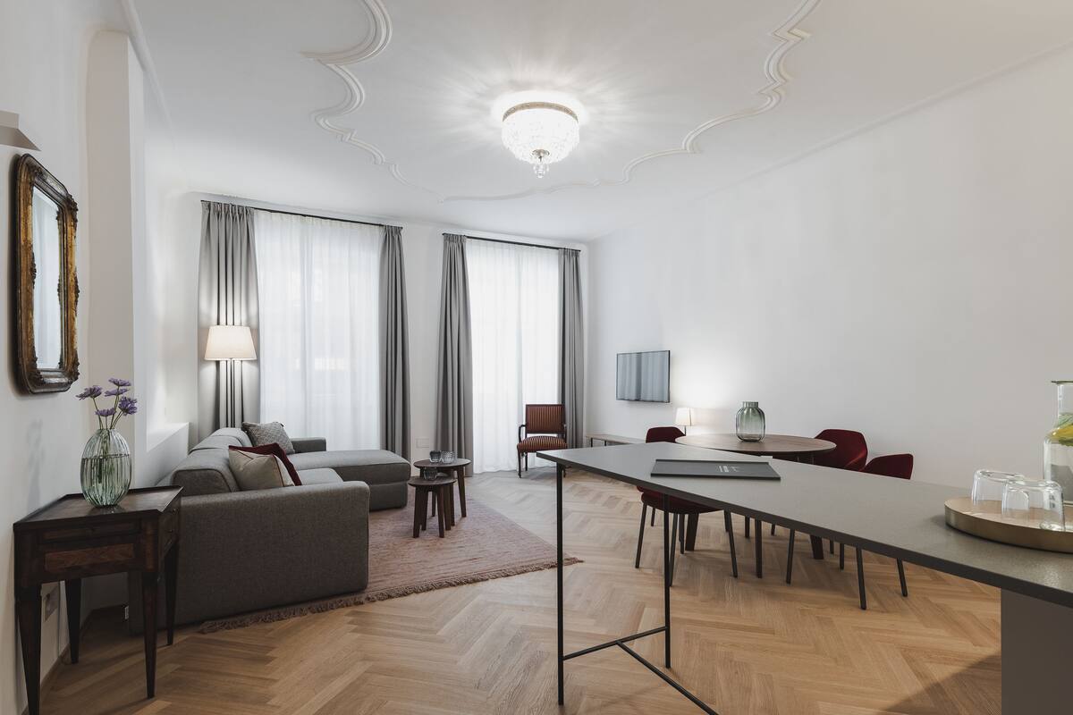 Deluxe Apartment, Bathtub, City View (1)