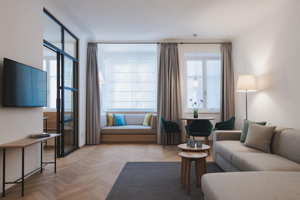 Exclusive Apartment, Kitchenette, City View | Living area