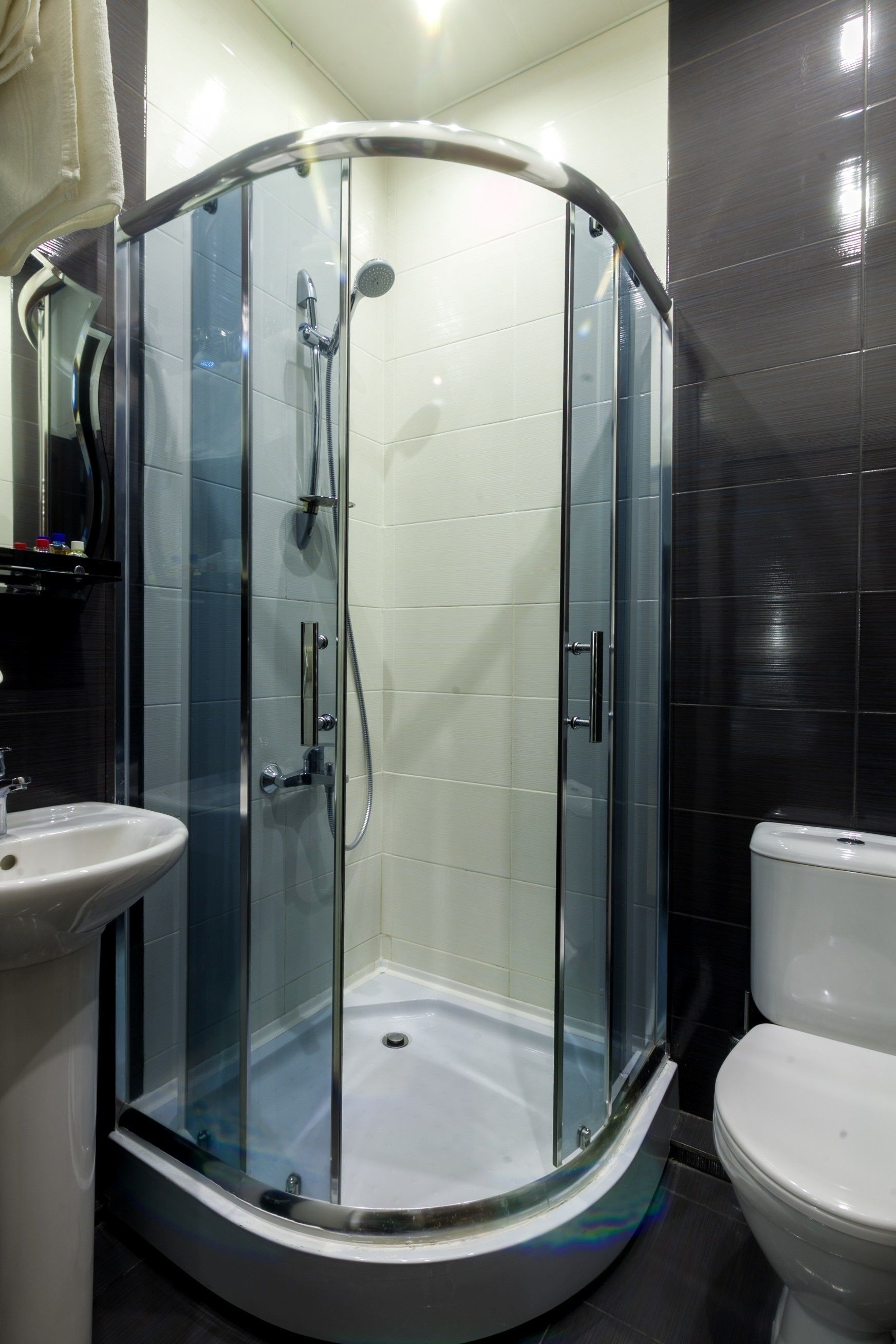 Deep-soaking bathtub, free toiletries, hair dryer, bathrobes