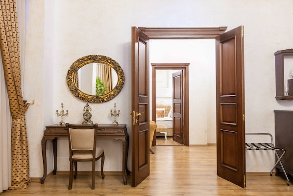 Royal Suite | Living room | LED TV