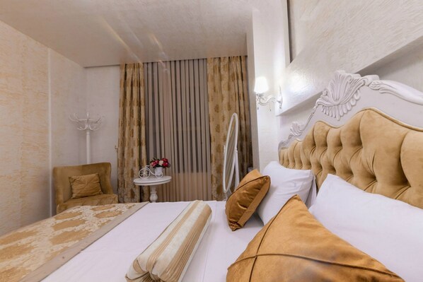Suite Royal | 1 dormitorio, minibar, caja fuerte y cortinas opacas
