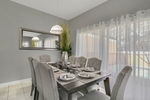 Condo, 4 Bedrooms | In-room dining