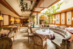 5 restaurants, breakfast, lunch, dinner served; local cuisine - Hotel Restaurant Kollar Göbl (Deutschlandsberg)