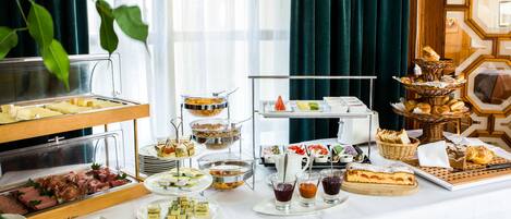 Sudah termasuk sarapan prasmanan setiap hari