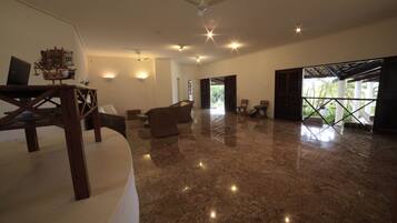 House | Living room | Flat-screen TV